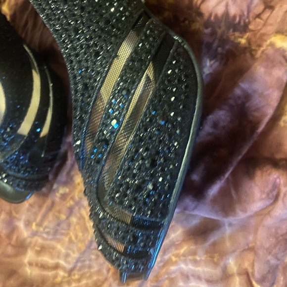 L Lorraine black beaded 3 1/2 inch heel. Size 6.5 NIB - Picture 4 of 4